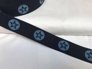 Blød elastik - velegnet til undertøj, 4 cm - marineblå med lysblå cirkel med stjerne 